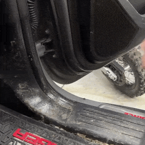 Wyżeracz Brudu - Najmocniejszy Ale Bezpieczny Środek do Mycia Wnętrza Samochodu